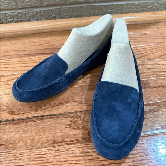 Born Shoes - Born Women's Navy Suede Loafers NWOT